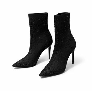 Chic Black Stiletto Heeled Boots